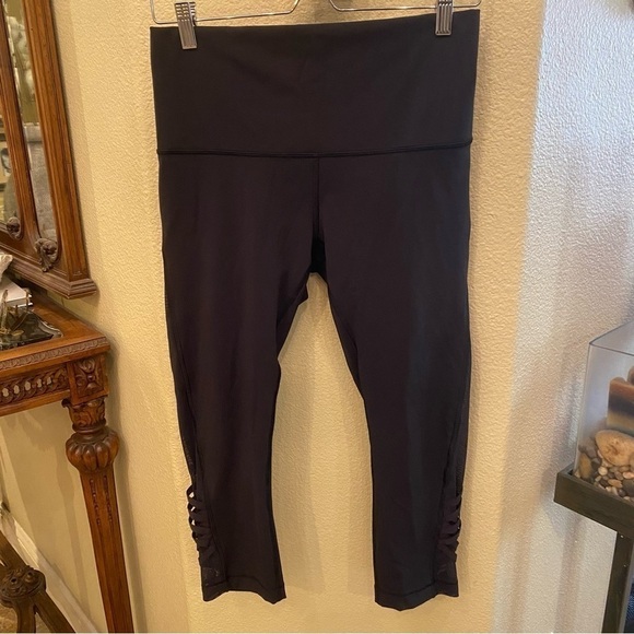 LULULEMON Women Black Mesh Criss Cross Cropped Athletic Pants Size 10 - Picture 1 of 7